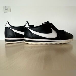 Nike - Black and White Low-Top Trainers classic leather
